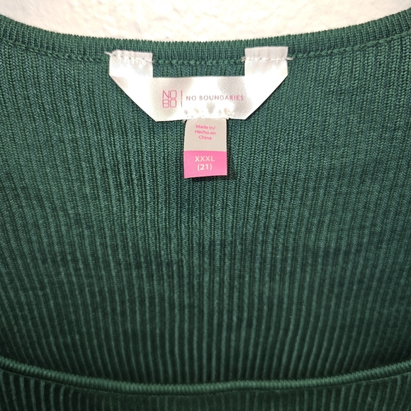 XXL No Boundaries Sweater Top with sheer sleeves - Picture 3 of 3